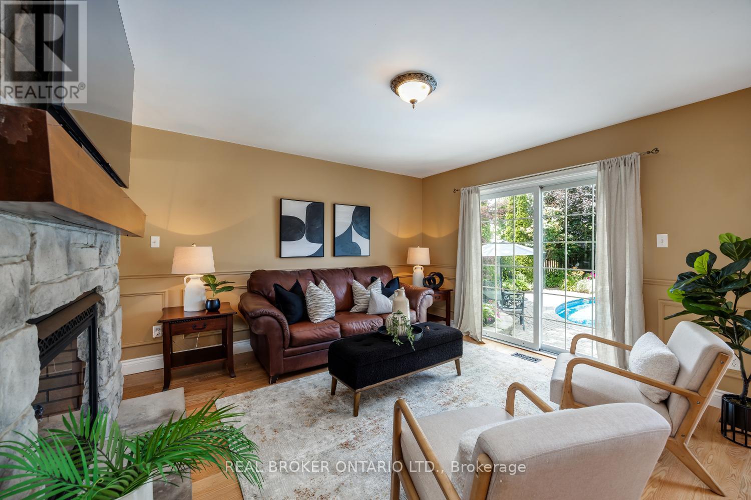 Photo 32 of 10 Brownsville Court, Clarington ON
