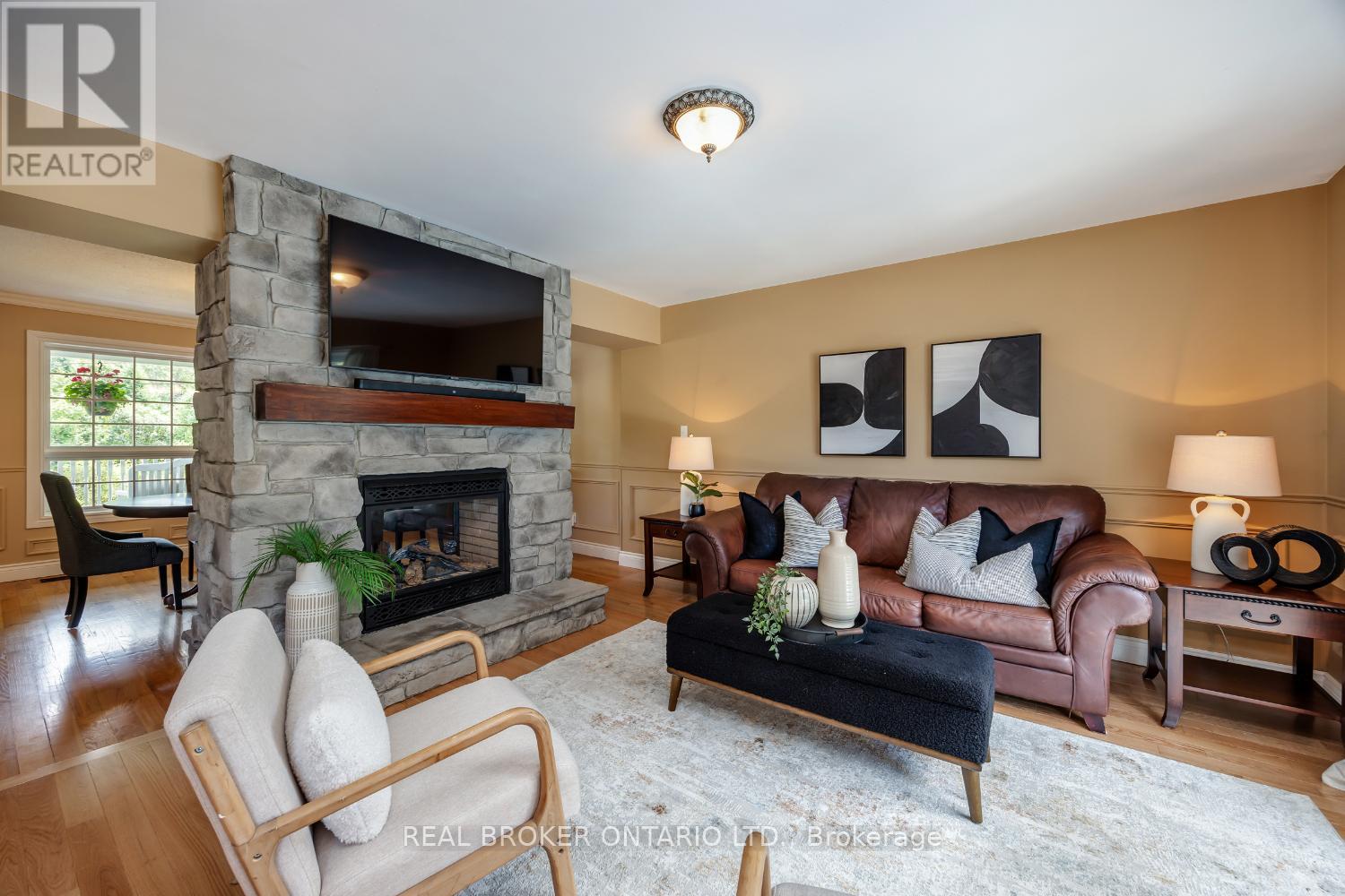 Photo 45 of 10 Brownsville Court, Clarington ON