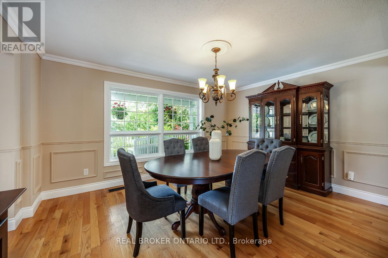 Photo 42 of 10 Brownsville Court, Clarington ON
