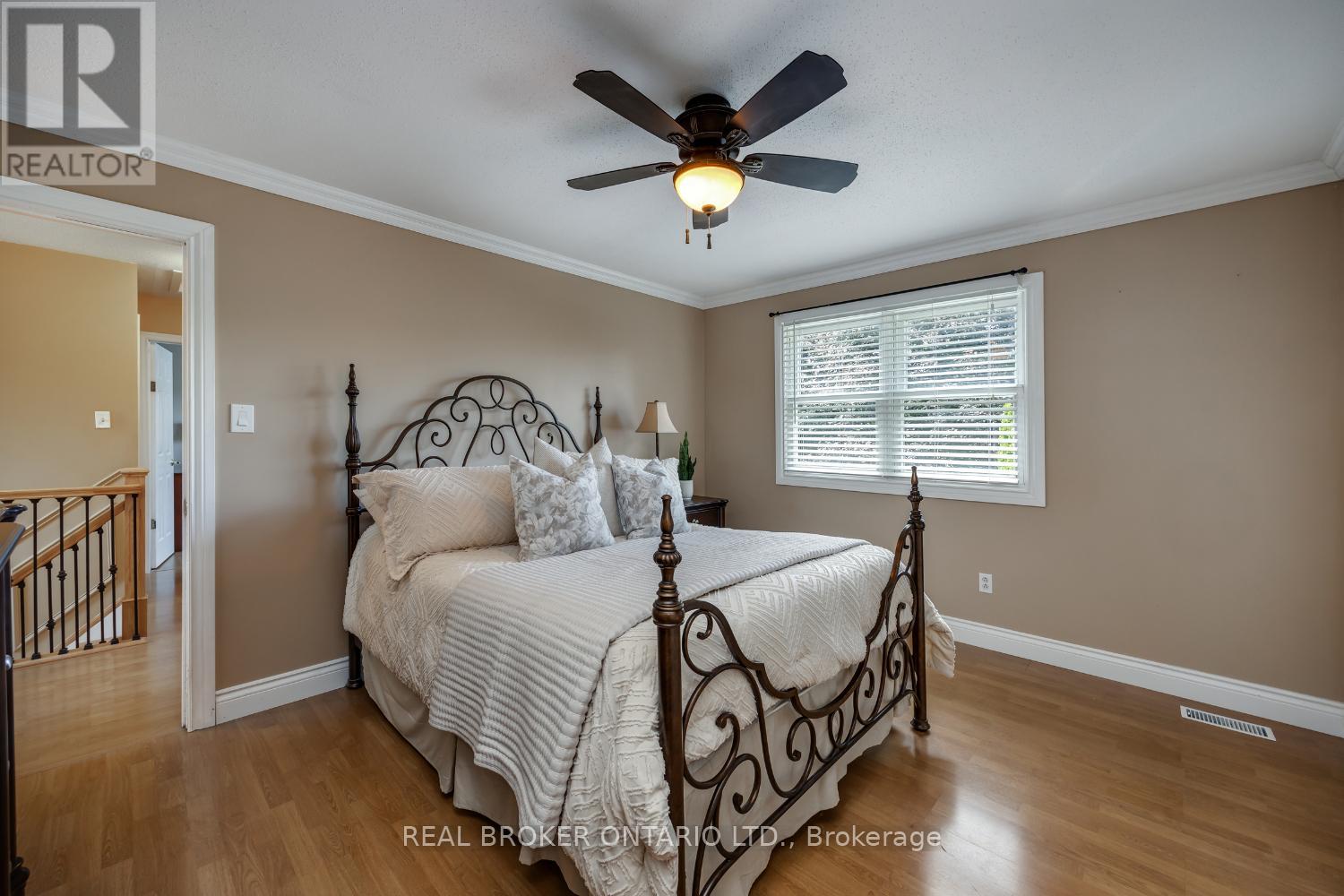 Photo 3 of 10 Brownsville Court, Clarington ON