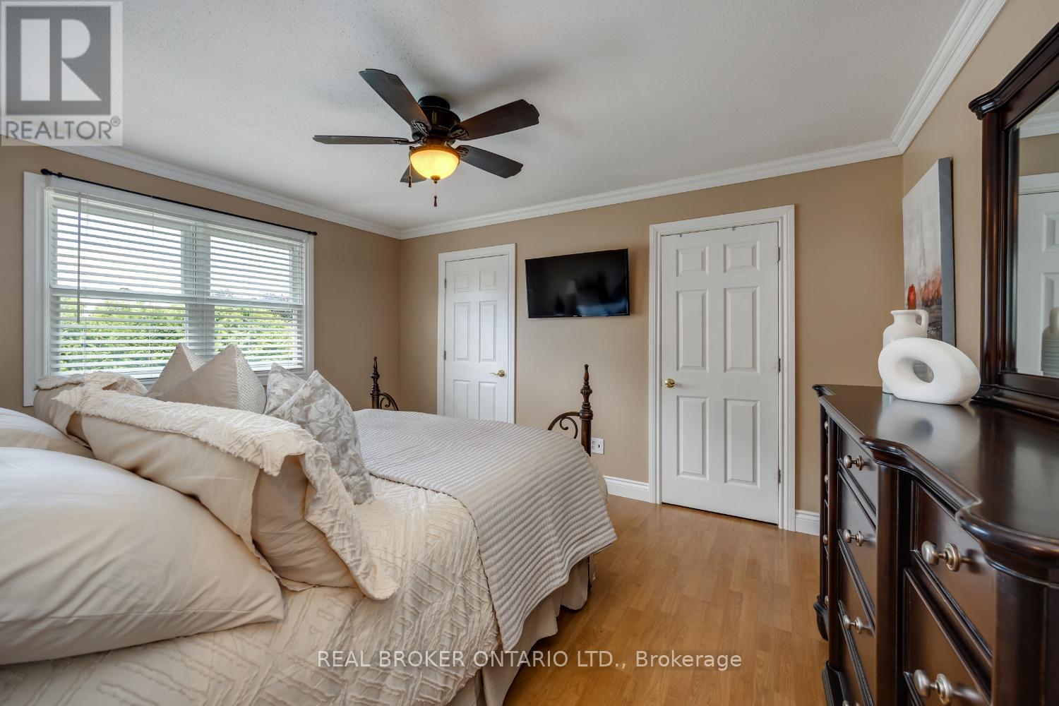 Photo 39 of 10 Brownsville Court, Clarington ON