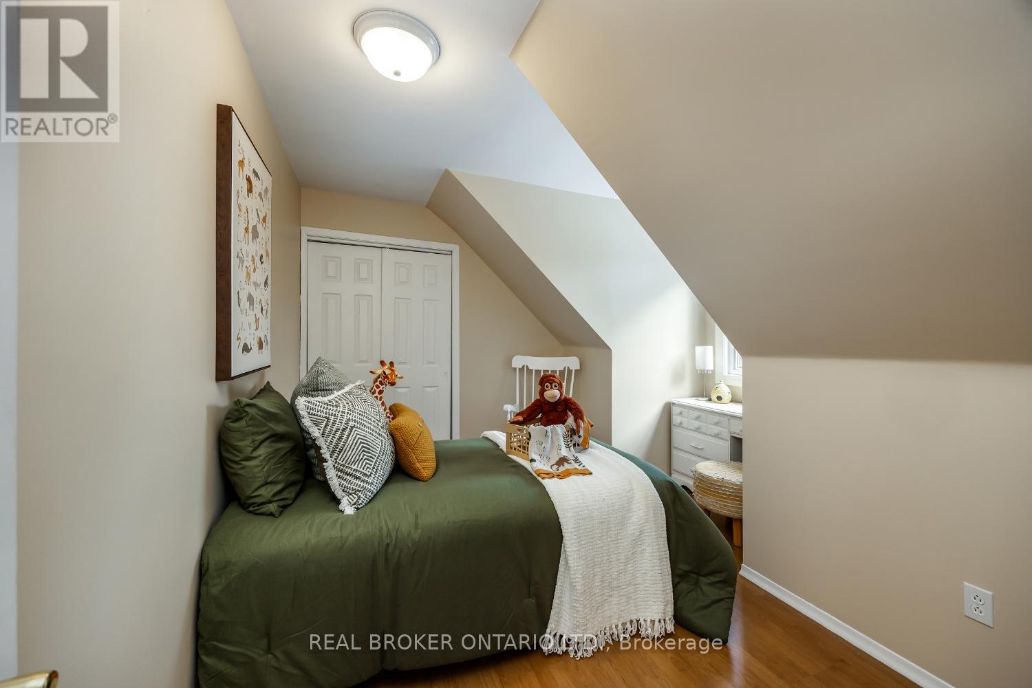 Photo 27 of 10 Brownsville Court, Clarington ON
