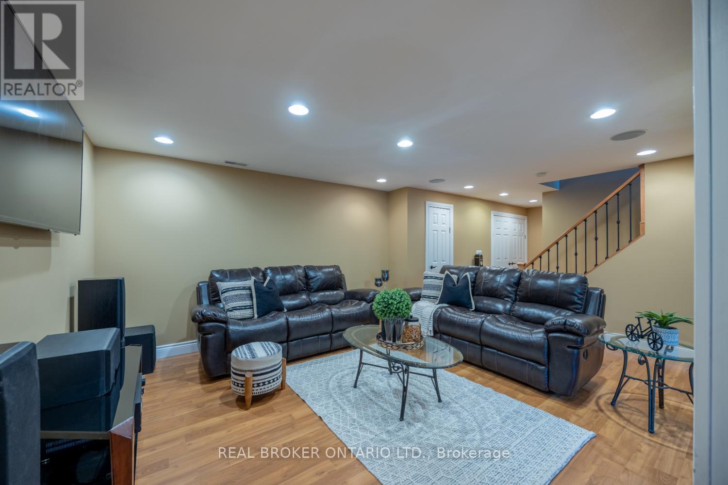 Photo 30 of 10 Brownsville Court, Clarington ON