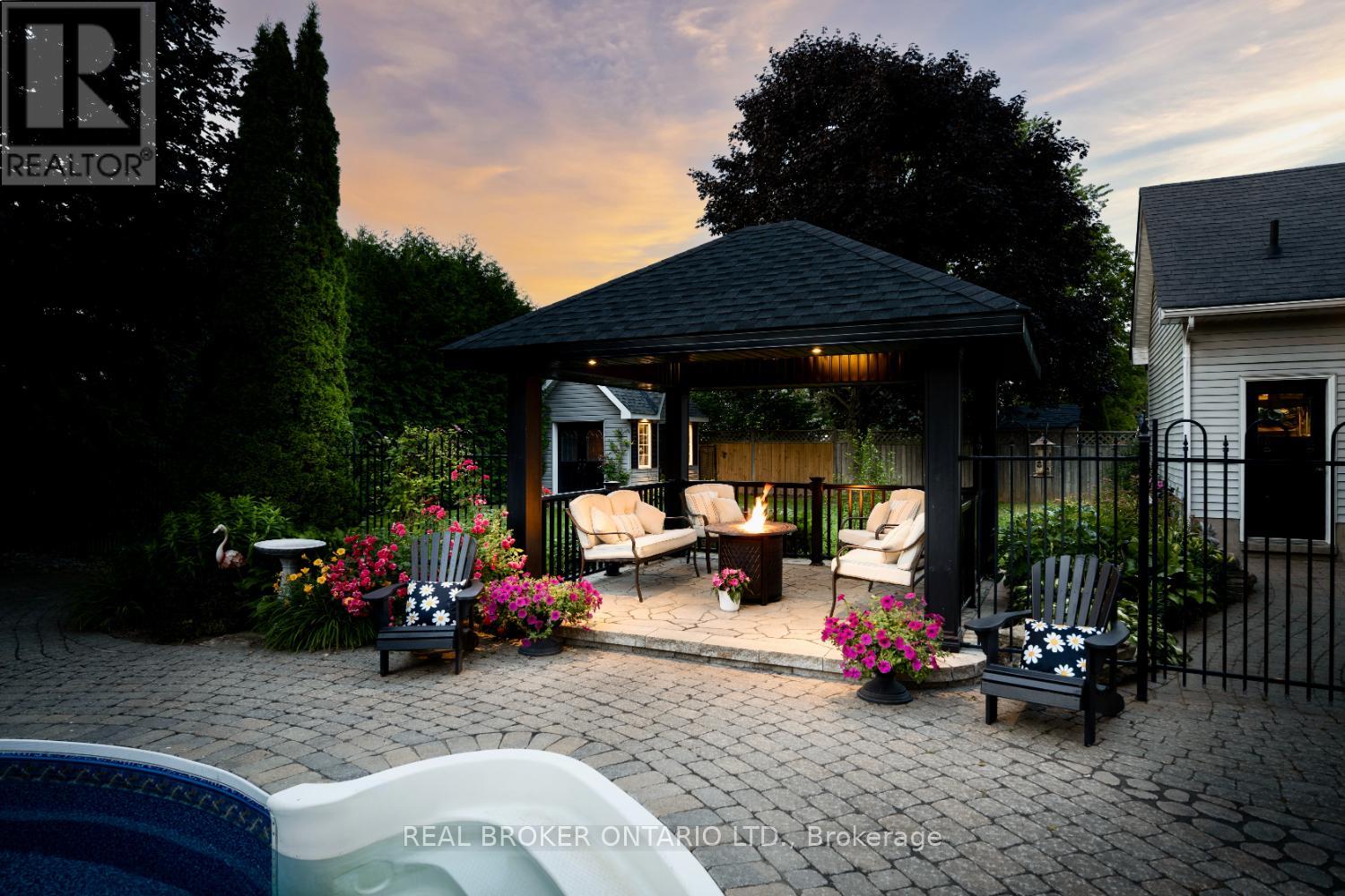Photo 46 of 10 Brownsville Court, Clarington ON