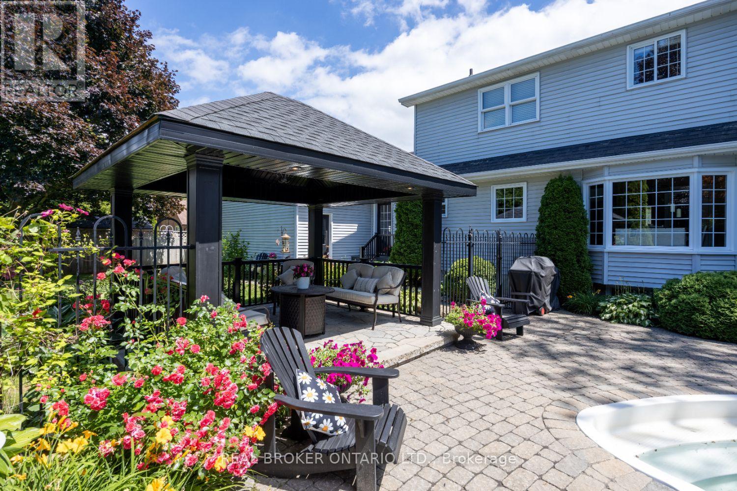 Photo 33 of 10 Brownsville Court, Clarington ON