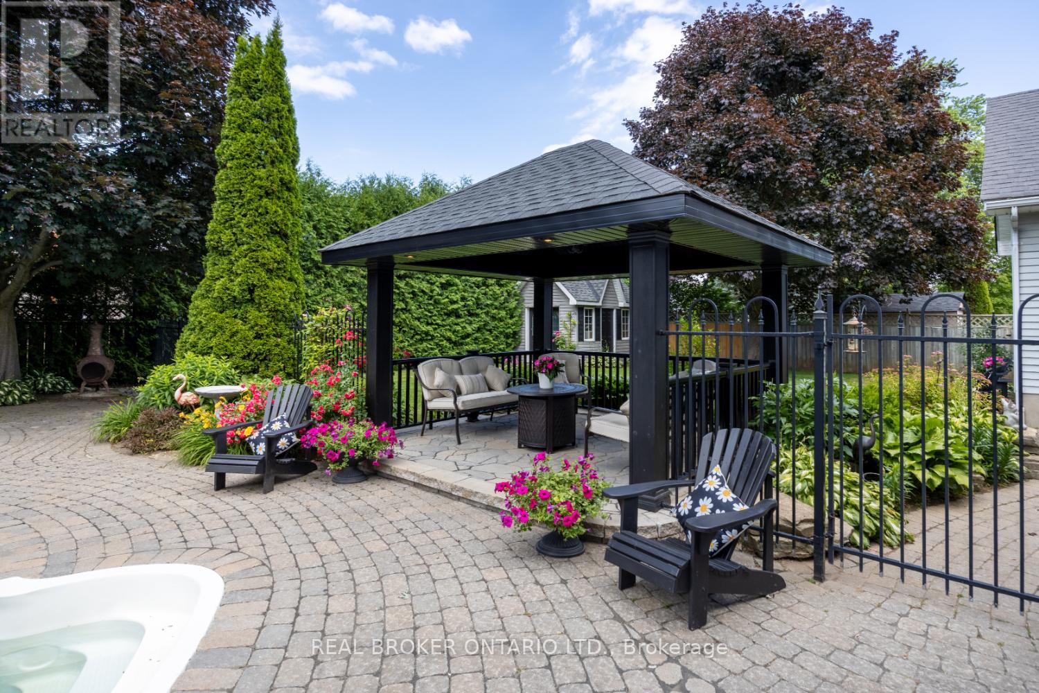 Photo 23 of 10 Brownsville Court, Clarington ON