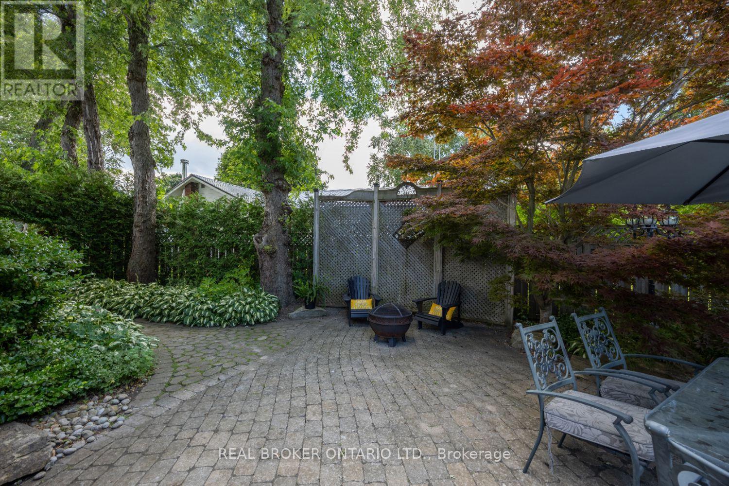 Photo 7 of 10 Brownsville Court, Clarington ON