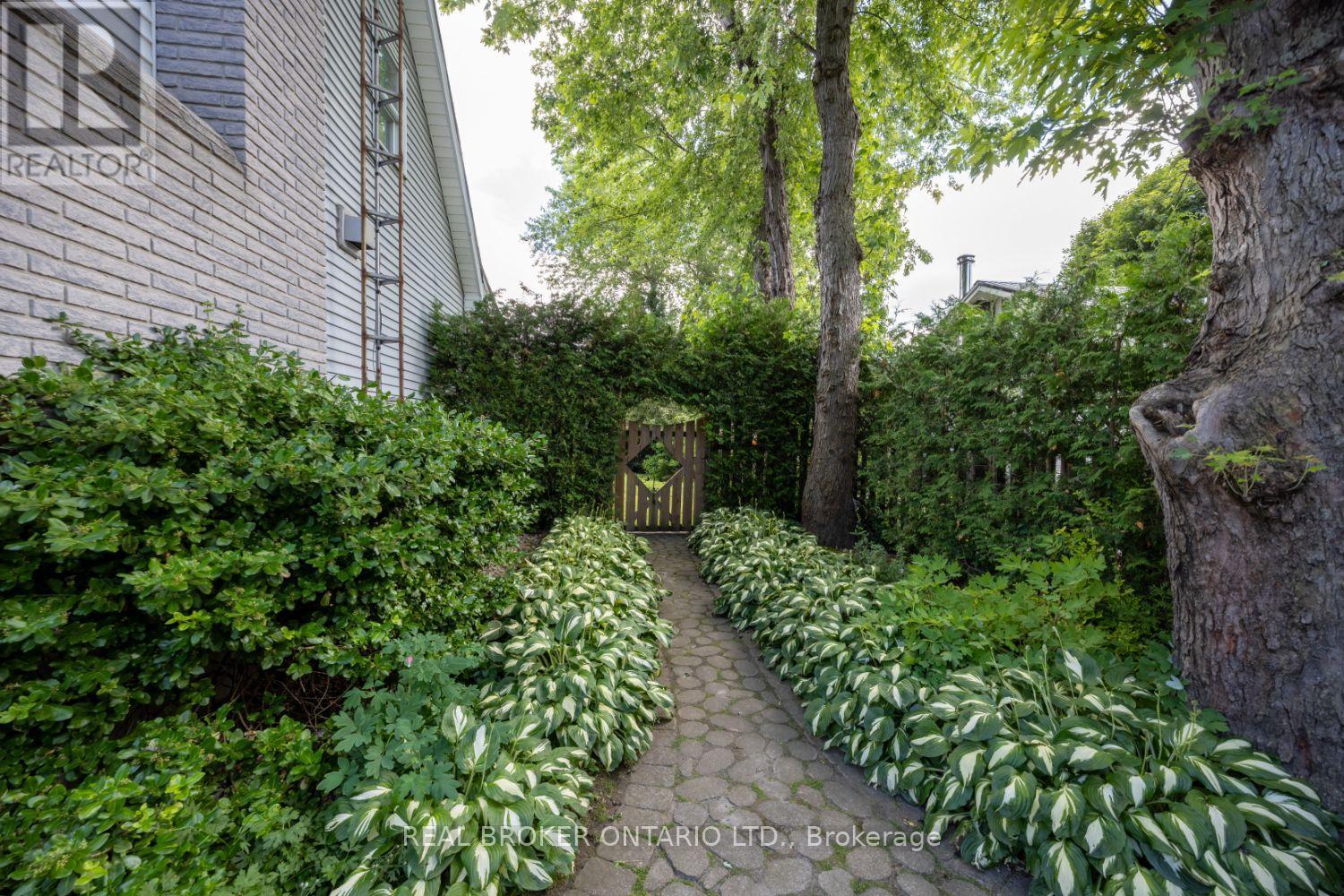 Photo 25 of 10 Brownsville Court, Clarington ON
