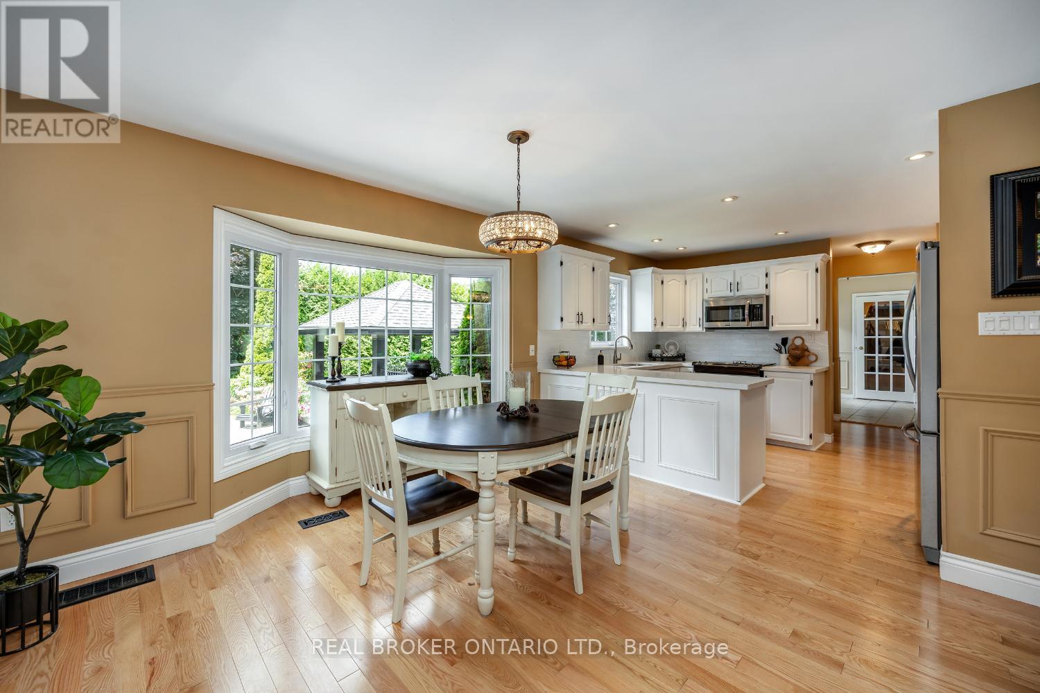 Photo 17 of 10 Brownsville Court, Clarington ON