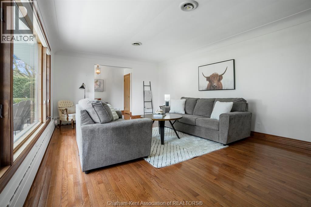 Photo 17 of 860 Charing Cross Road, Chatham ON