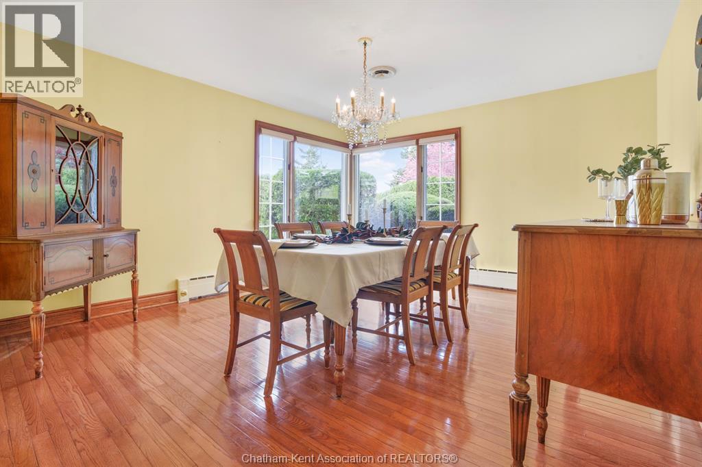 Photo 18 of 860 Charing Cross Road, Chatham ON