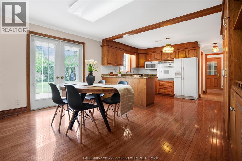 Photo 20 of 860 Charing Cross Road, Chatham ON