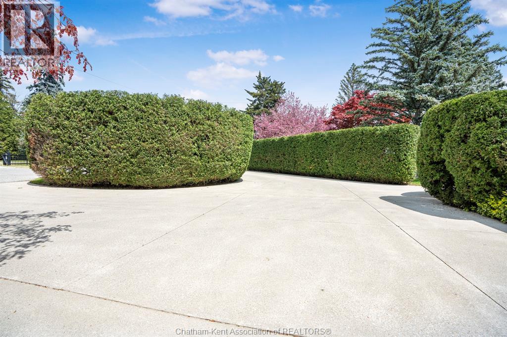 Photo 14 of 860 Charing Cross Road, Chatham ON
