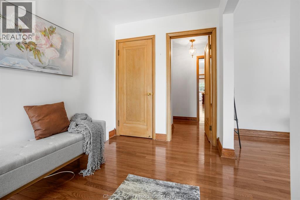 Photo 16 of 860 Charing Cross Road, Chatham ON
