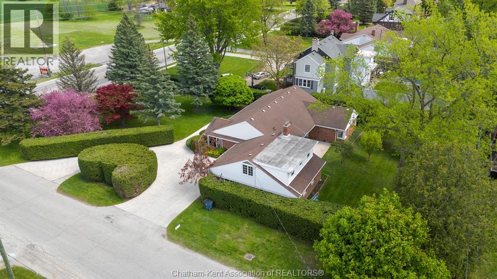 Photo 13 of 860 Charing Cross Road, Chatham ON