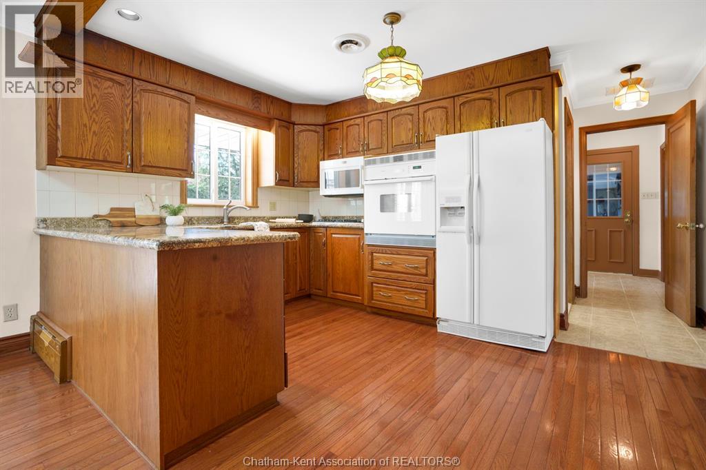 Photo 21 of 860 Charing Cross Road, Chatham ON