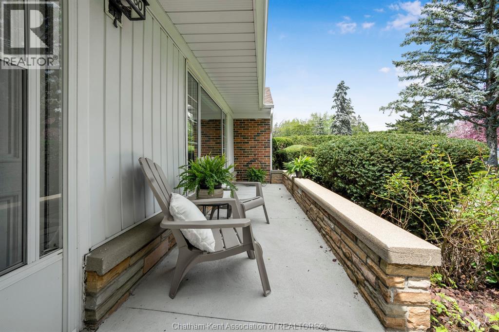 Photo 9 of 860 Charing Cross Road, Chatham ON