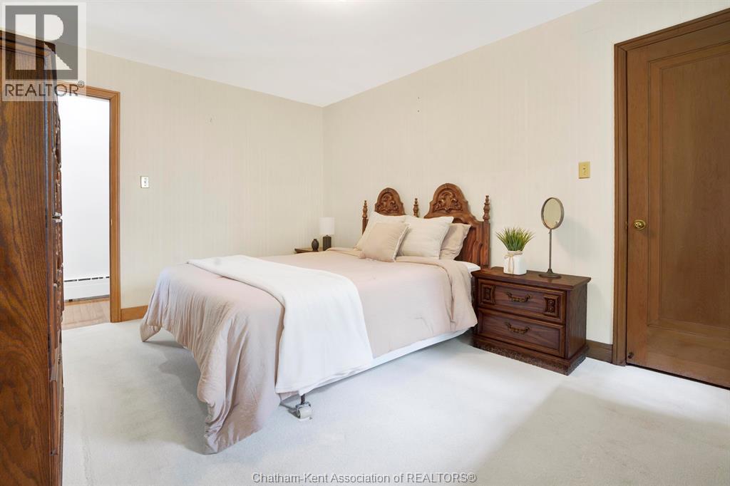 Photo 34 of 860 Charing Cross Road, Chatham ON