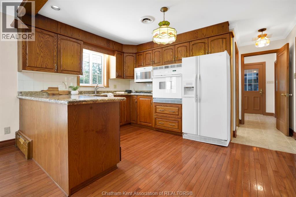 Photo 23 of 860 Charing Cross Road, Chatham ON