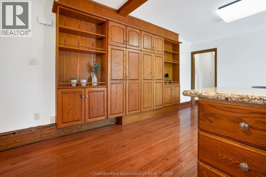 Photo 24 of 860 Charing Cross Road, Chatham ON