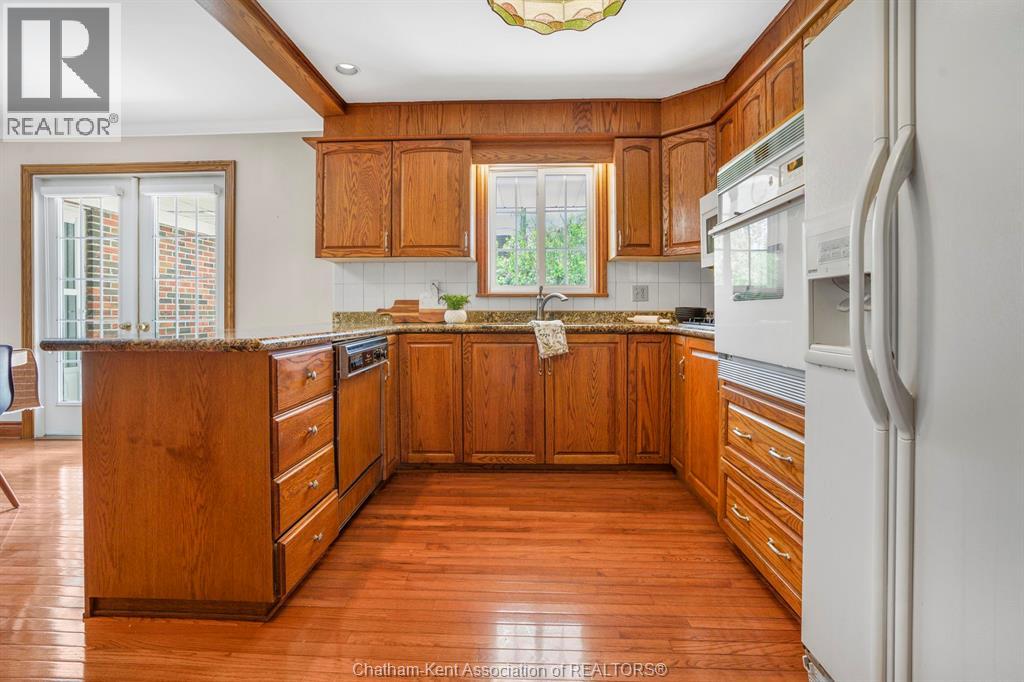 Photo 22 of 860 Charing Cross Road, Chatham ON