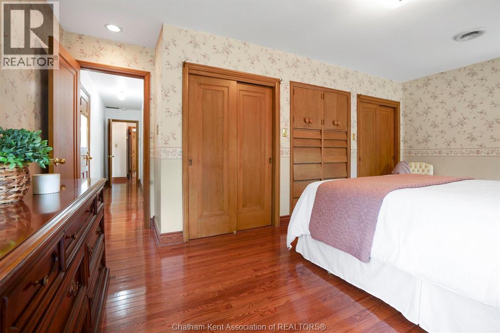 Photo 30 of 860 Charing Cross Road, Chatham ON