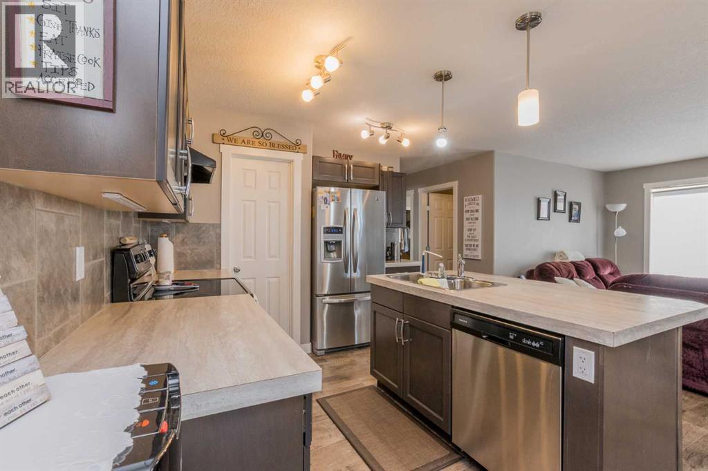 Photo 13 of 9602 113 Avenue, Clairmont AB