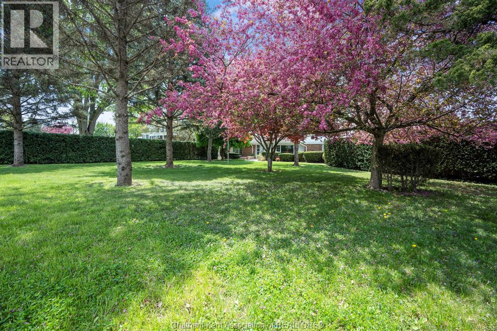 Photo 50 of 860 Charing Cross Road, Chatham ON