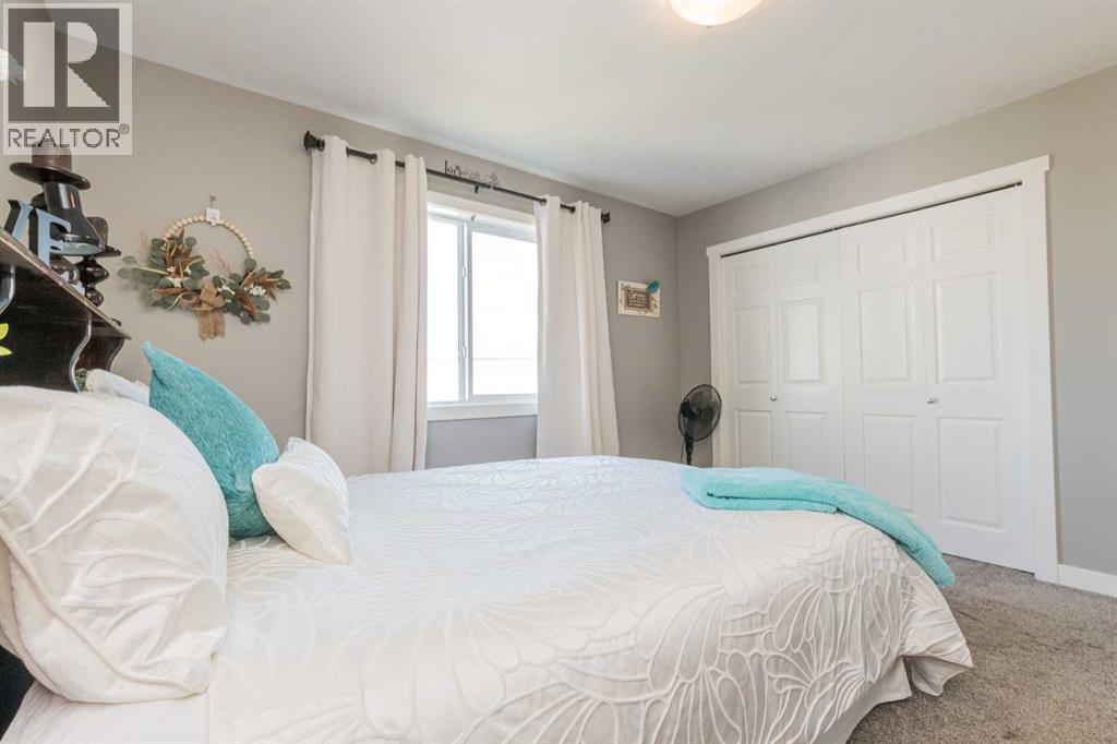 Photo 8 of 9602 113 Avenue, Clairmont AB