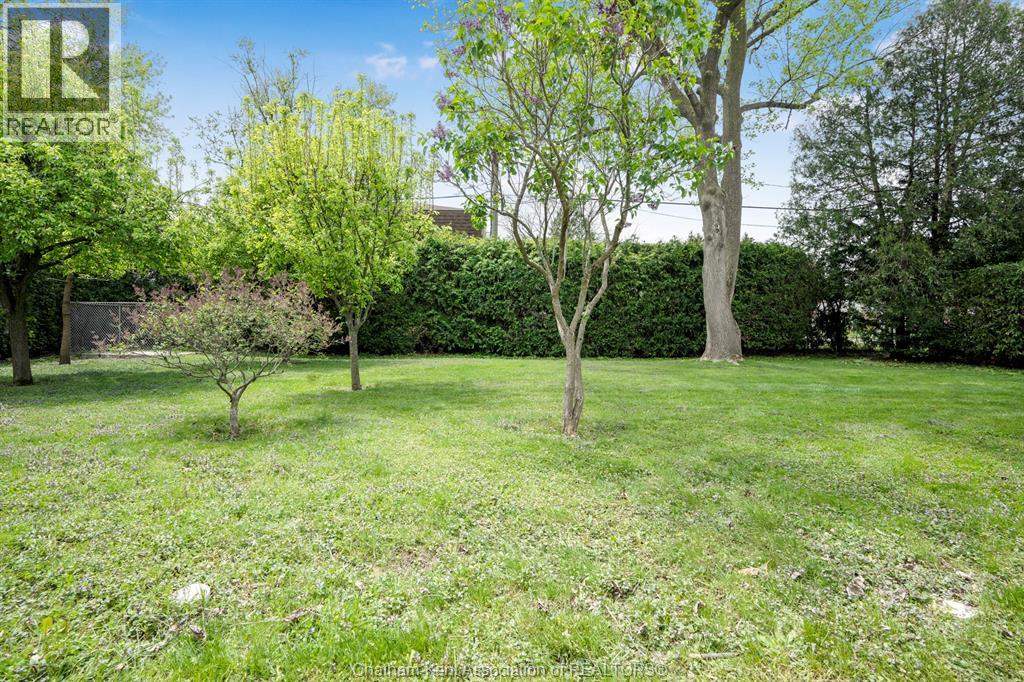 Photo 39 of 860 Charing Cross Road, Chatham ON