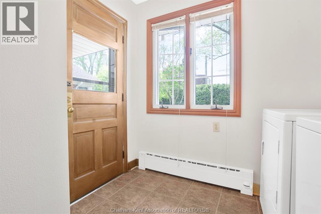 Photo 40 of 860 Charing Cross Road, Chatham ON