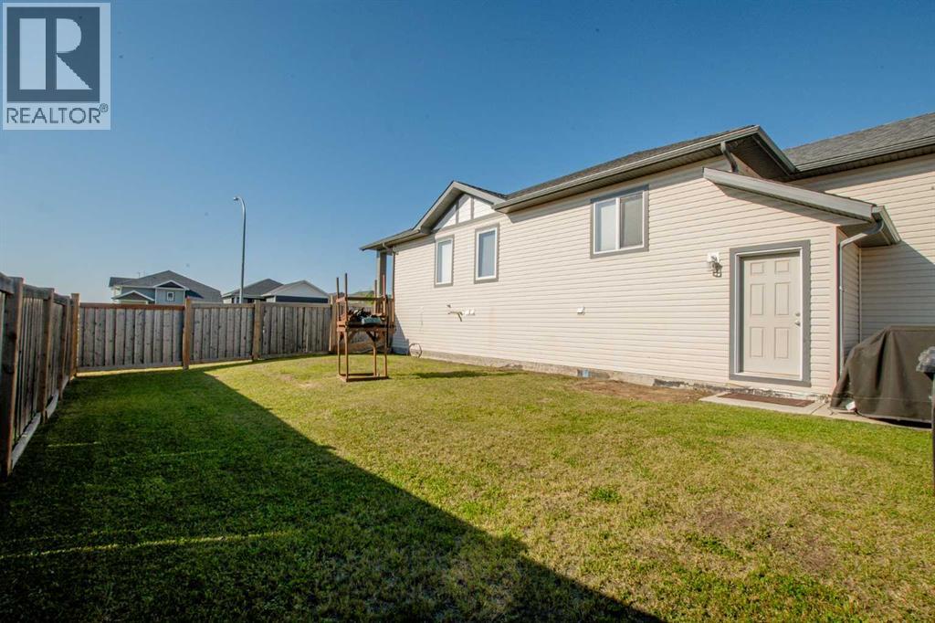 Photo 11 of 9602 113 Avenue, Clairmont AB