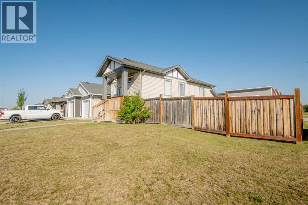 Photo 5 of 9602 113 Avenue, Clairmont AB