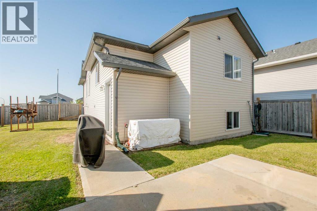 Photo 6 of 9602 113 Avenue, Clairmont AB