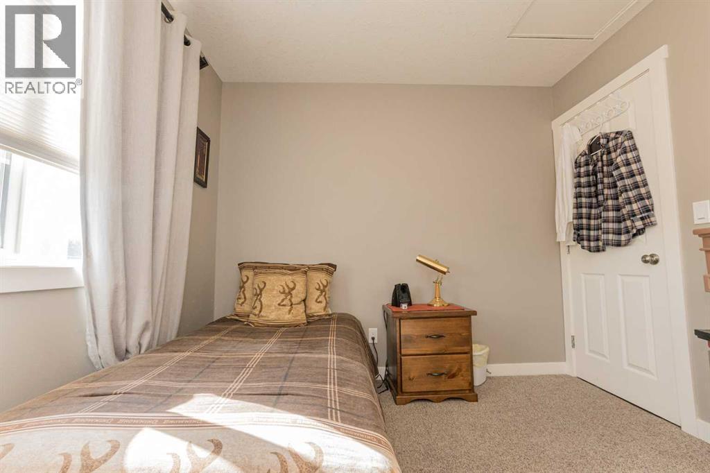 Photo 12 of 9602 113 Avenue, Clairmont AB