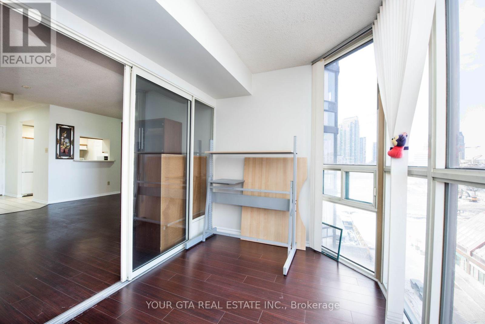 Photo 4 of 1006 265 Enfield Place, Mississauga ON
