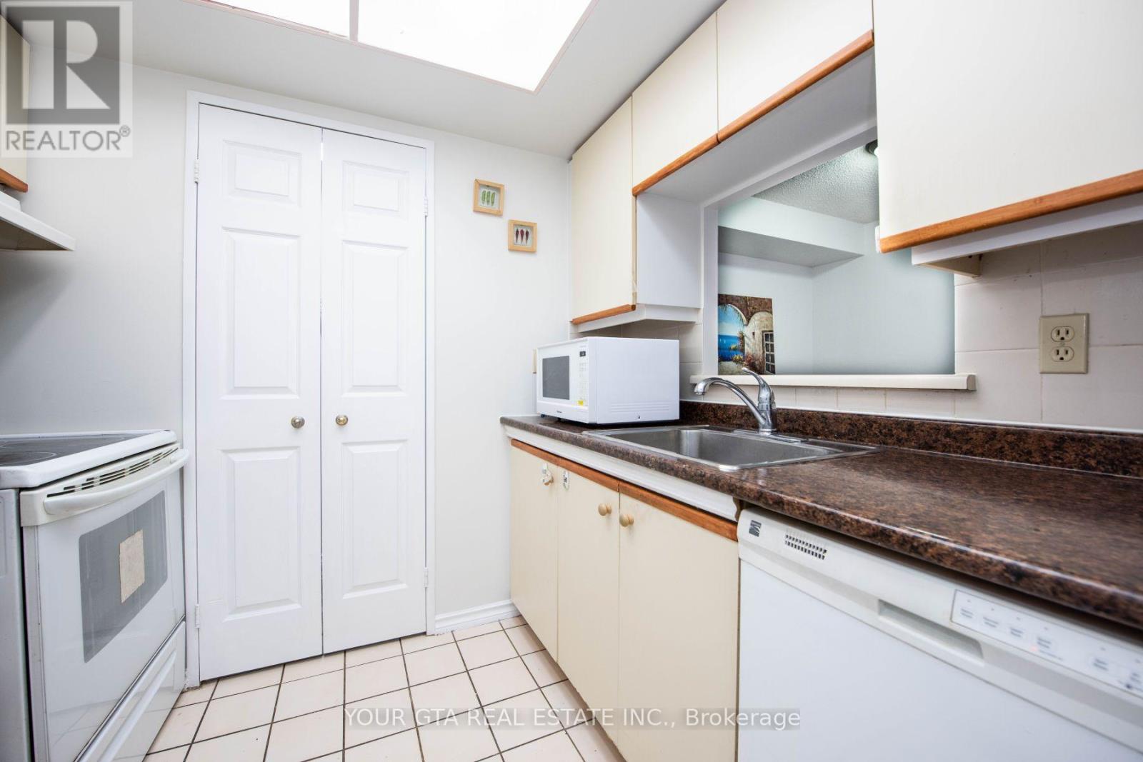 Photo 2 of 1006 265 Enfield Place, Mississauga ON