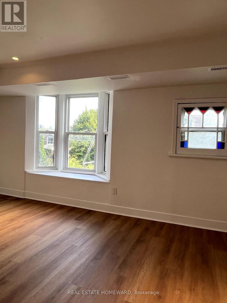 Photo 8 of Upper 66 Melville Avenue, Toronto ON