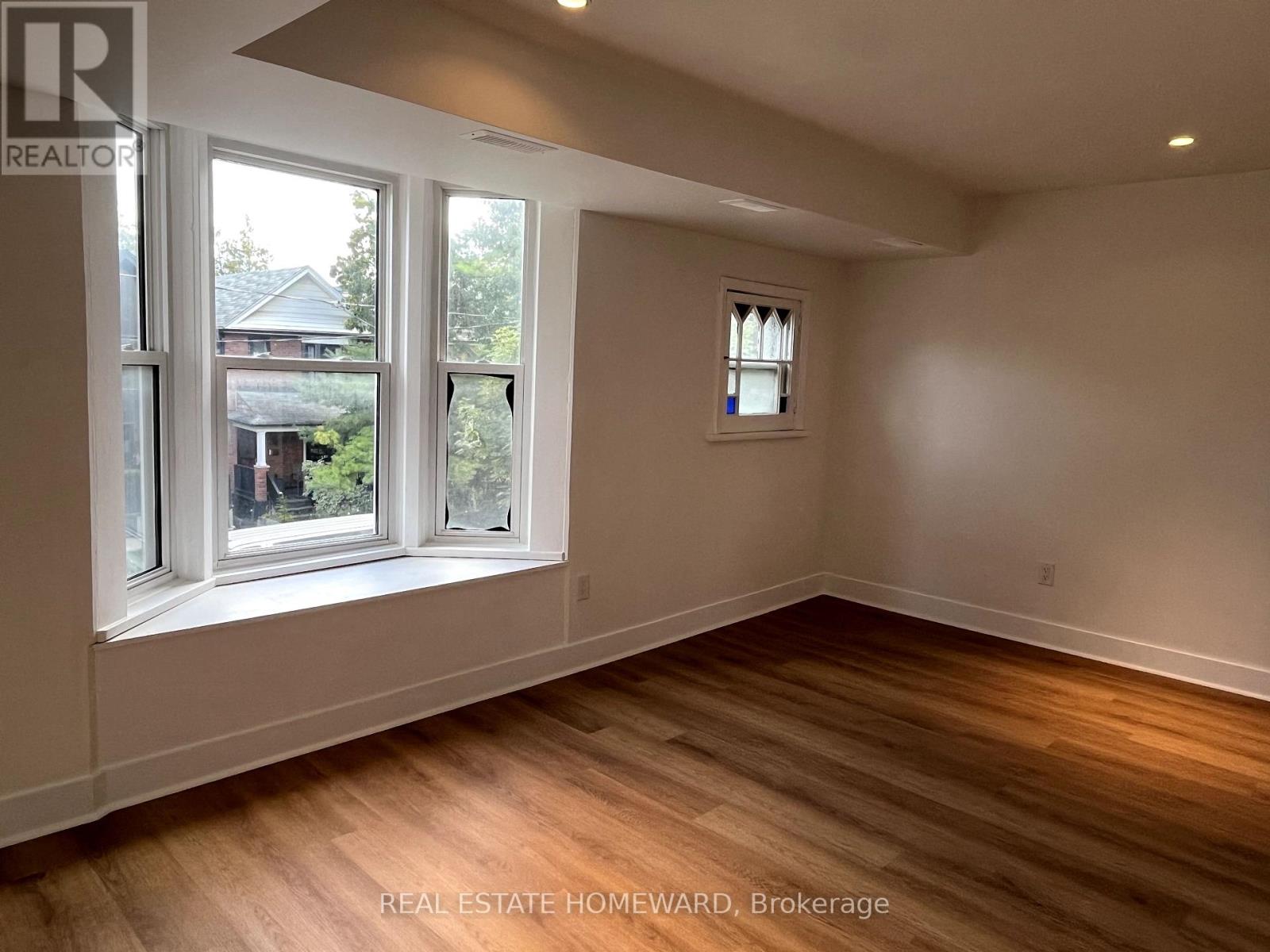 Photo 4 of Upper 66 Melville Avenue, Toronto ON