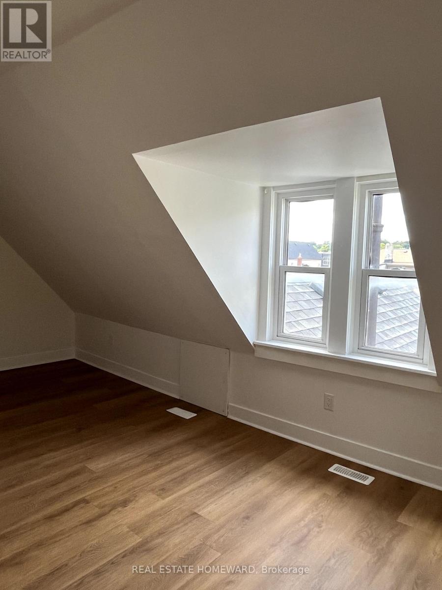Photo 6 of Upper 66 Melville Avenue, Toronto ON