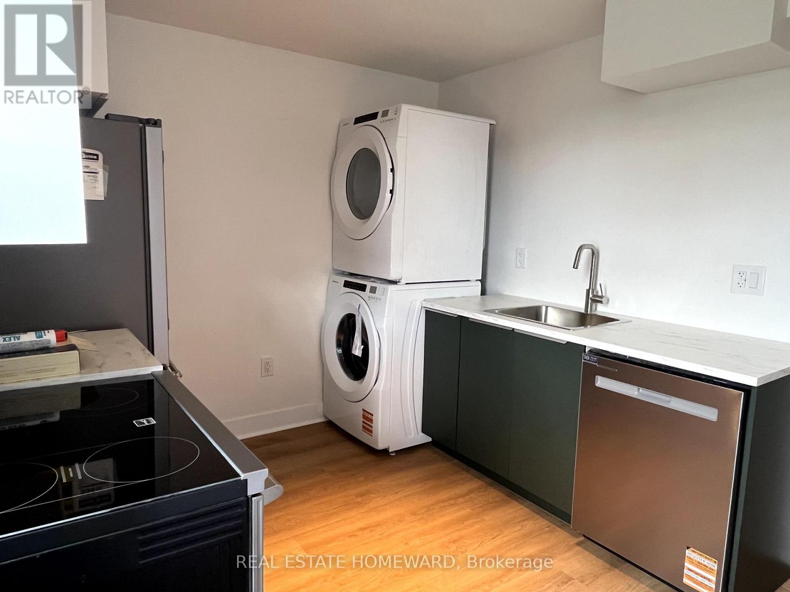 Photo 15 of Upper 66 Melville Avenue, Toronto ON