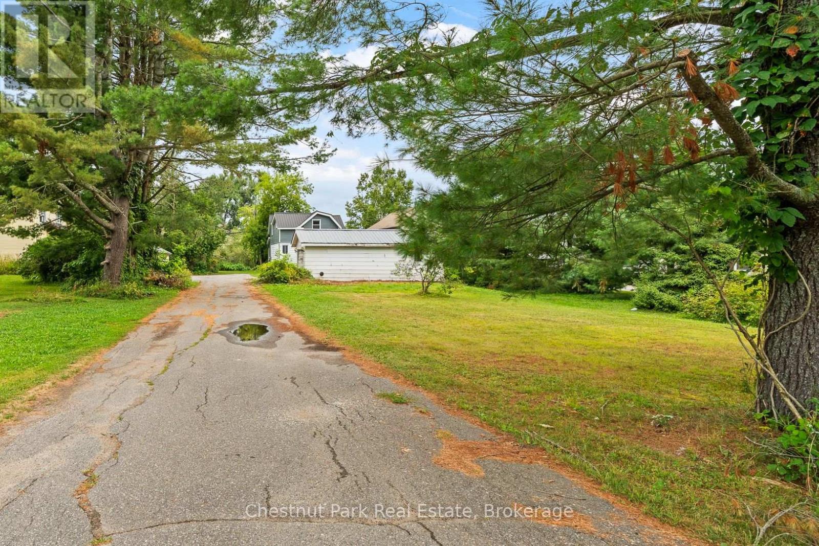 Photo 7 of 68 Beaumont Drive, Bracebridge ON