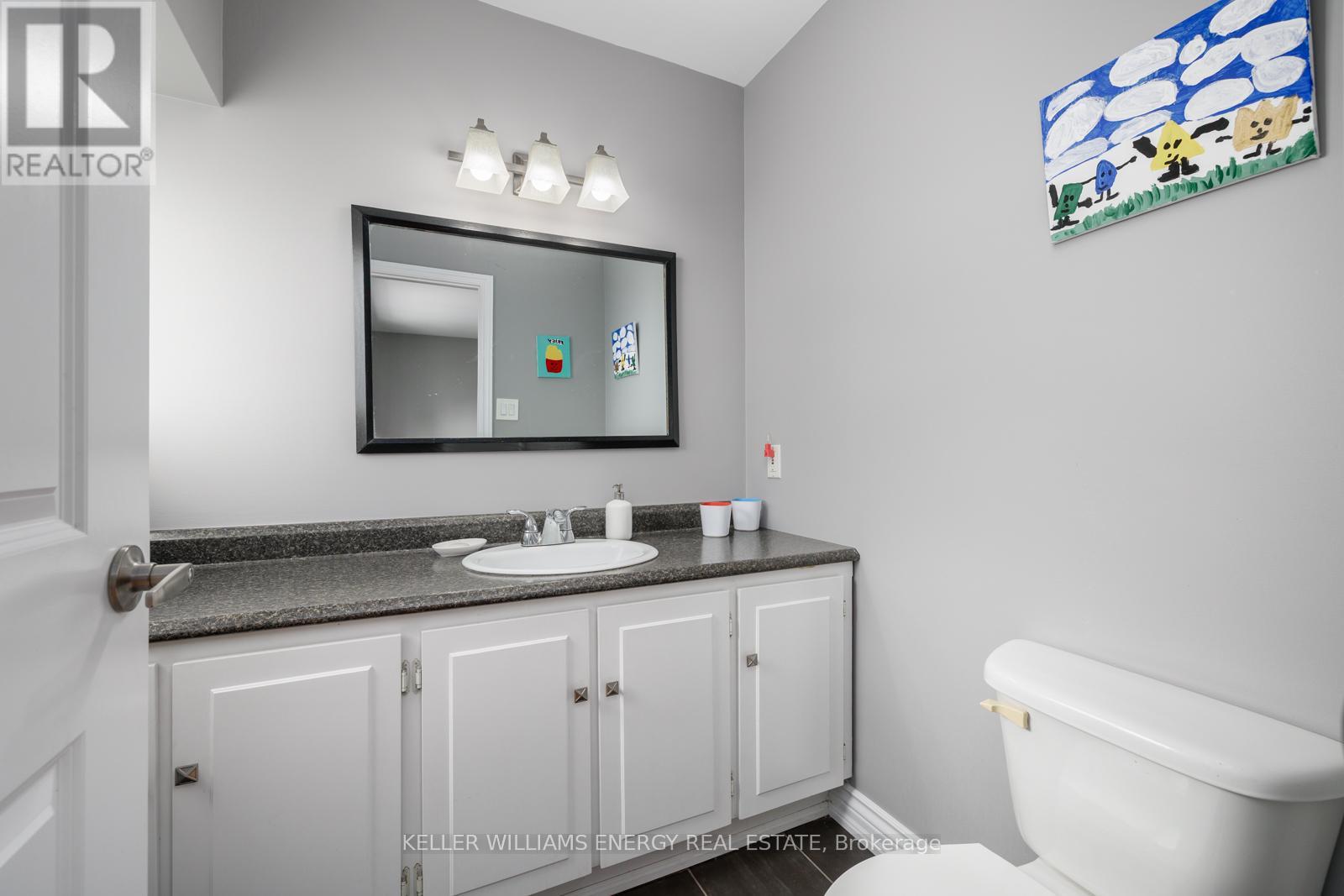 Photo 24 of 158 Chester Avenue, Hamilton ON