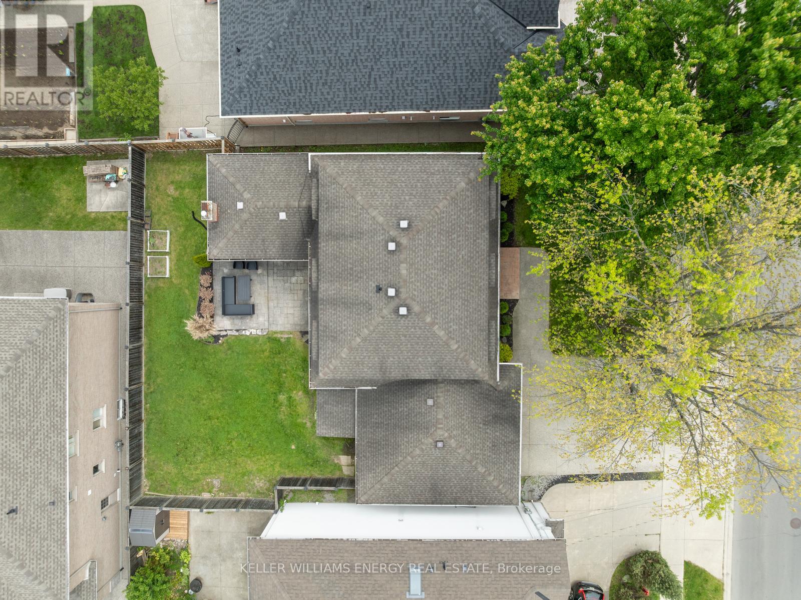 Photo 39 of 158 Chester Avenue, Hamilton ON
