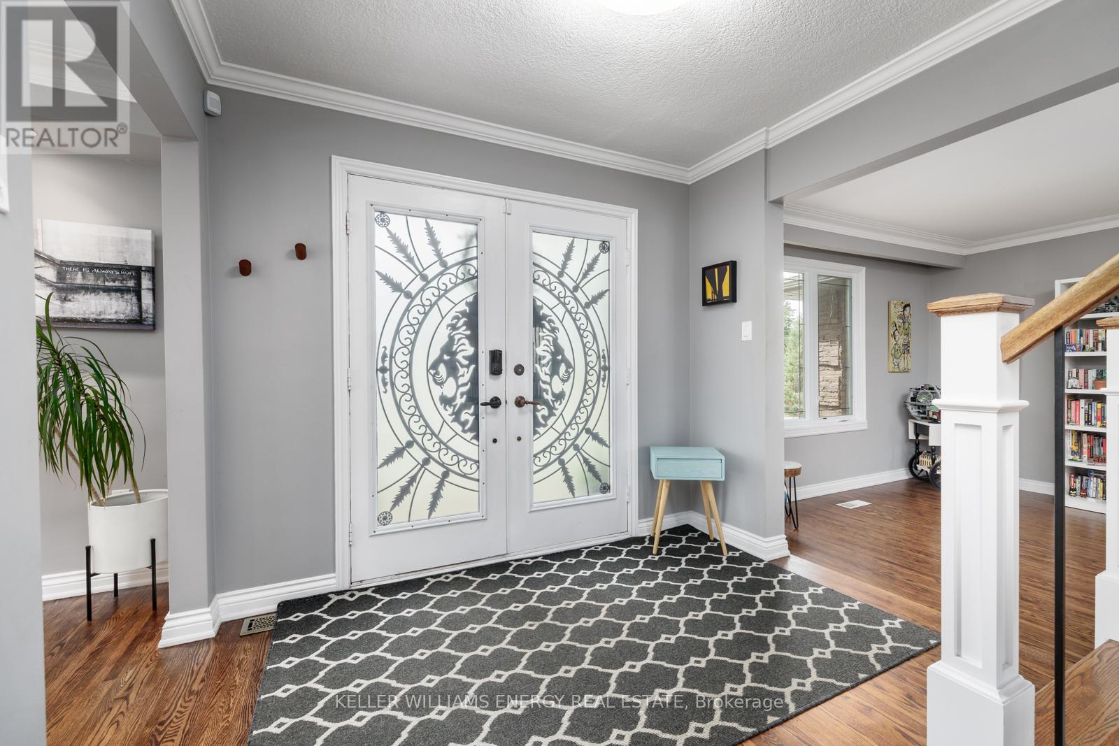 Photo 8 of 158 Chester Avenue, Hamilton ON