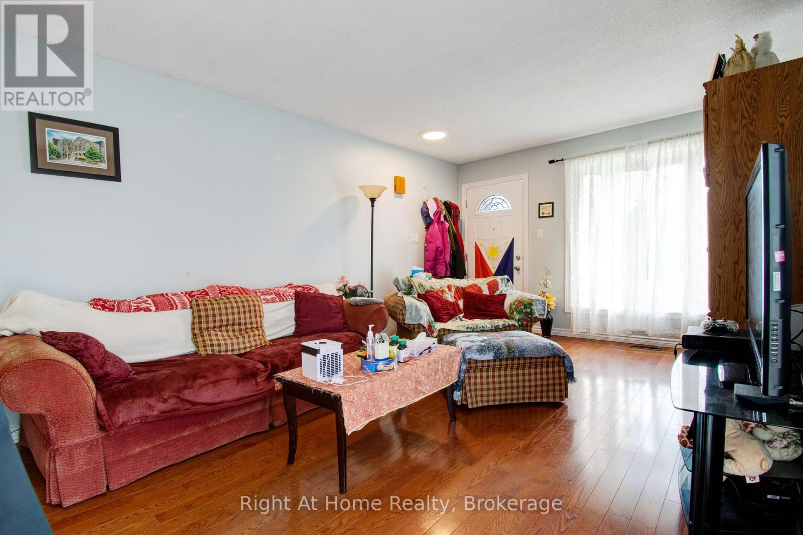 Photo 24 of 63 Martindale Crescent, Brampton ON
