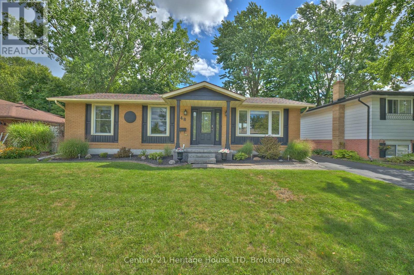 Photo 1 of 48 Loyalist Drive, Welland ON