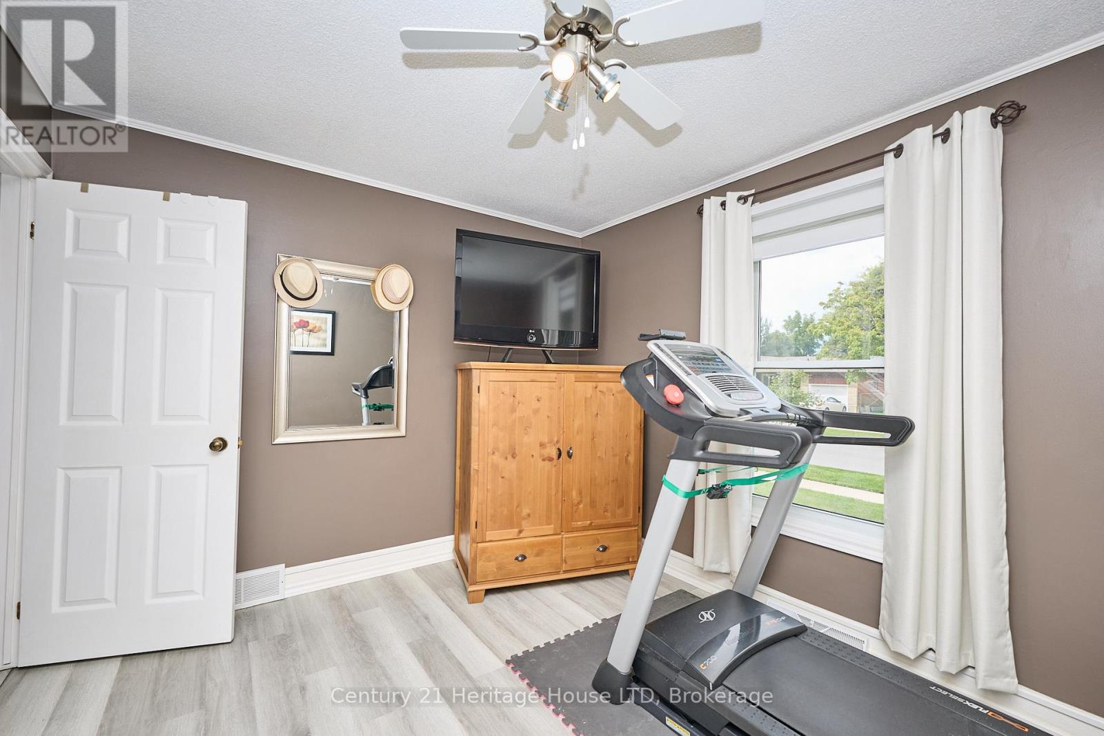 Photo 15 of 48 Loyalist Drive, Welland ON