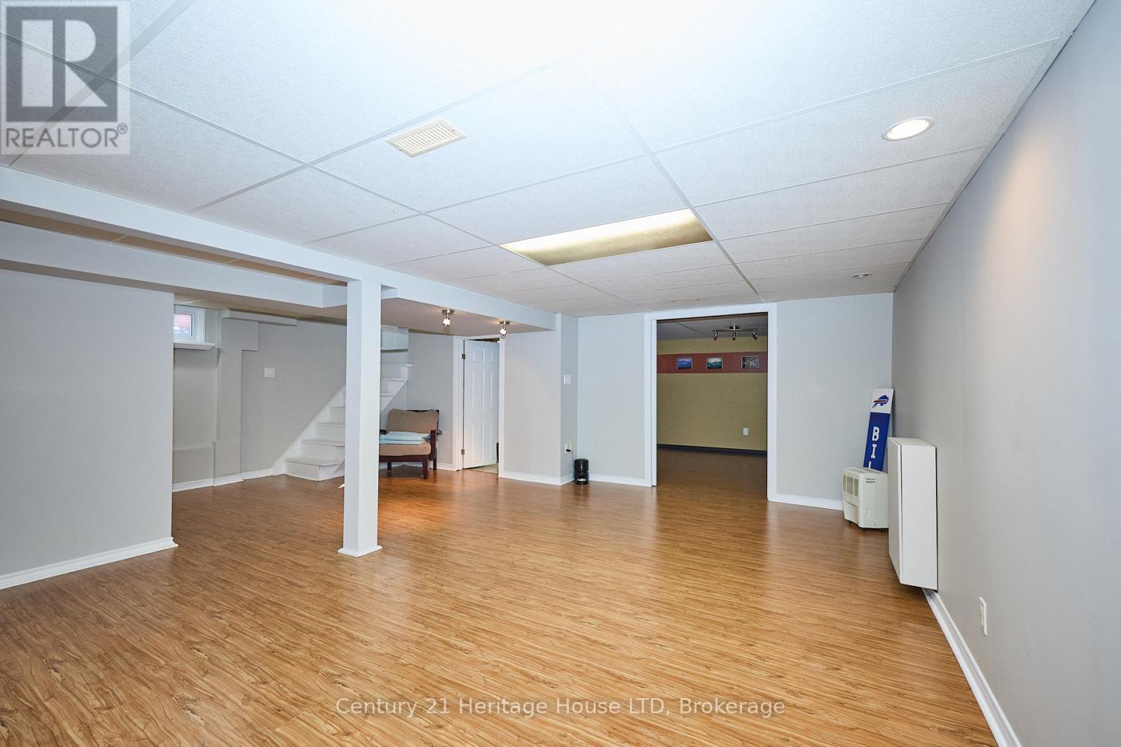 Photo 18 of 48 Loyalist Drive, Welland ON