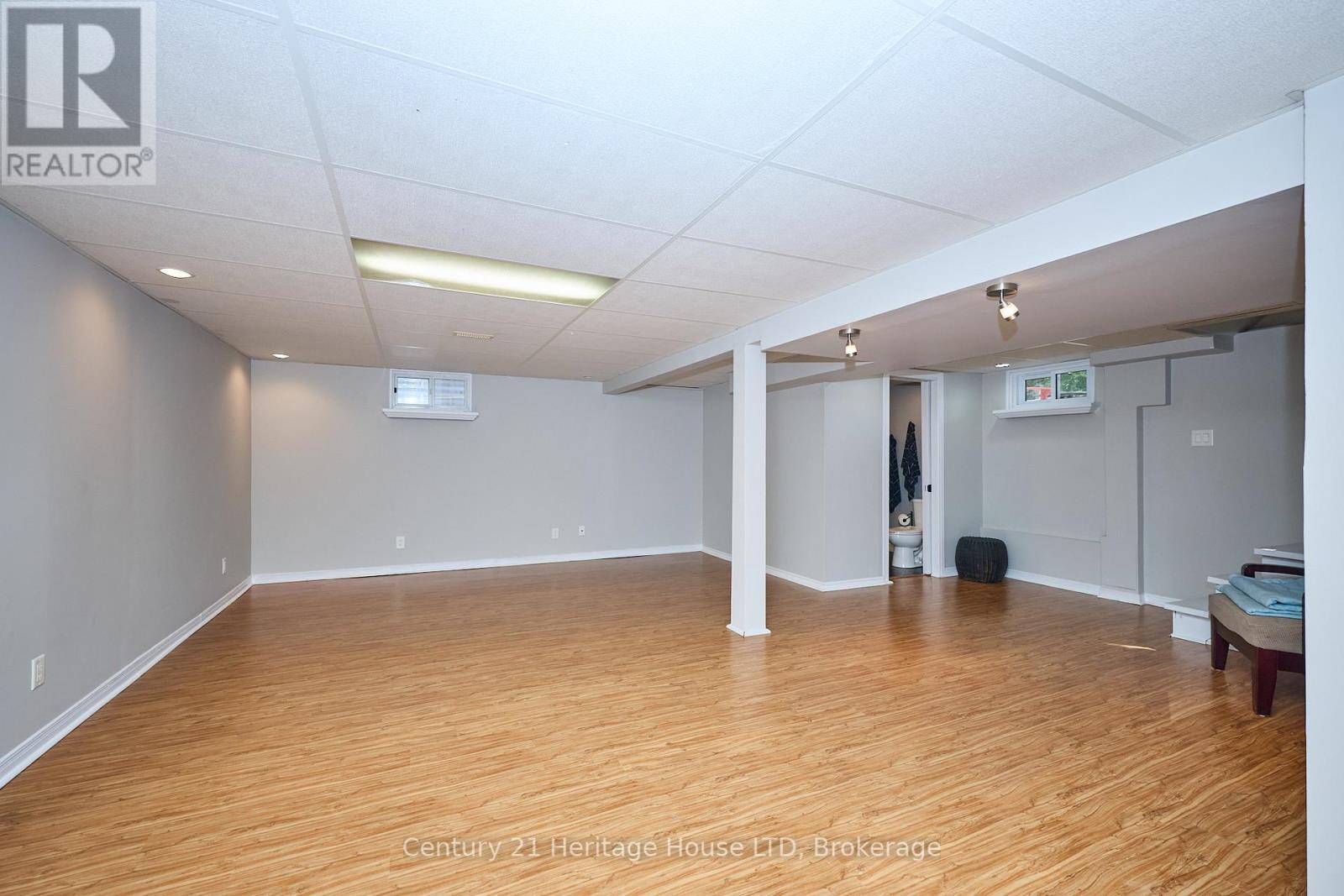 Photo 19 of 48 Loyalist Drive, Welland ON
